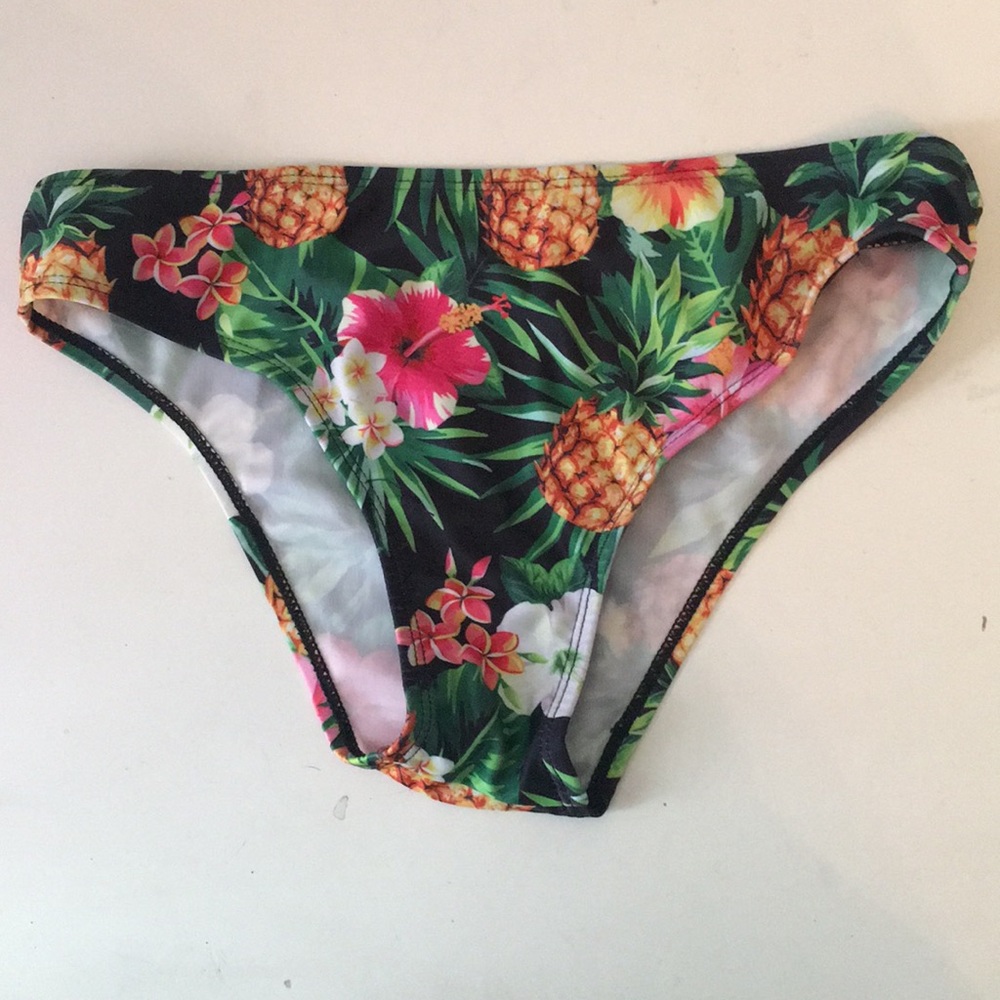 Cheeky tropical bikini bottoms